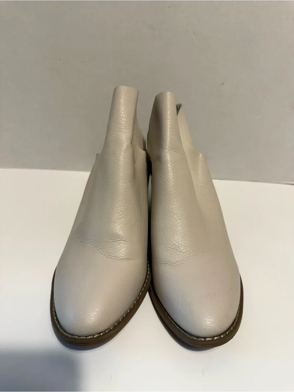 Universal Thread Ivory Slip On Ankle Bootie Block Heel Round Toe ladies 11